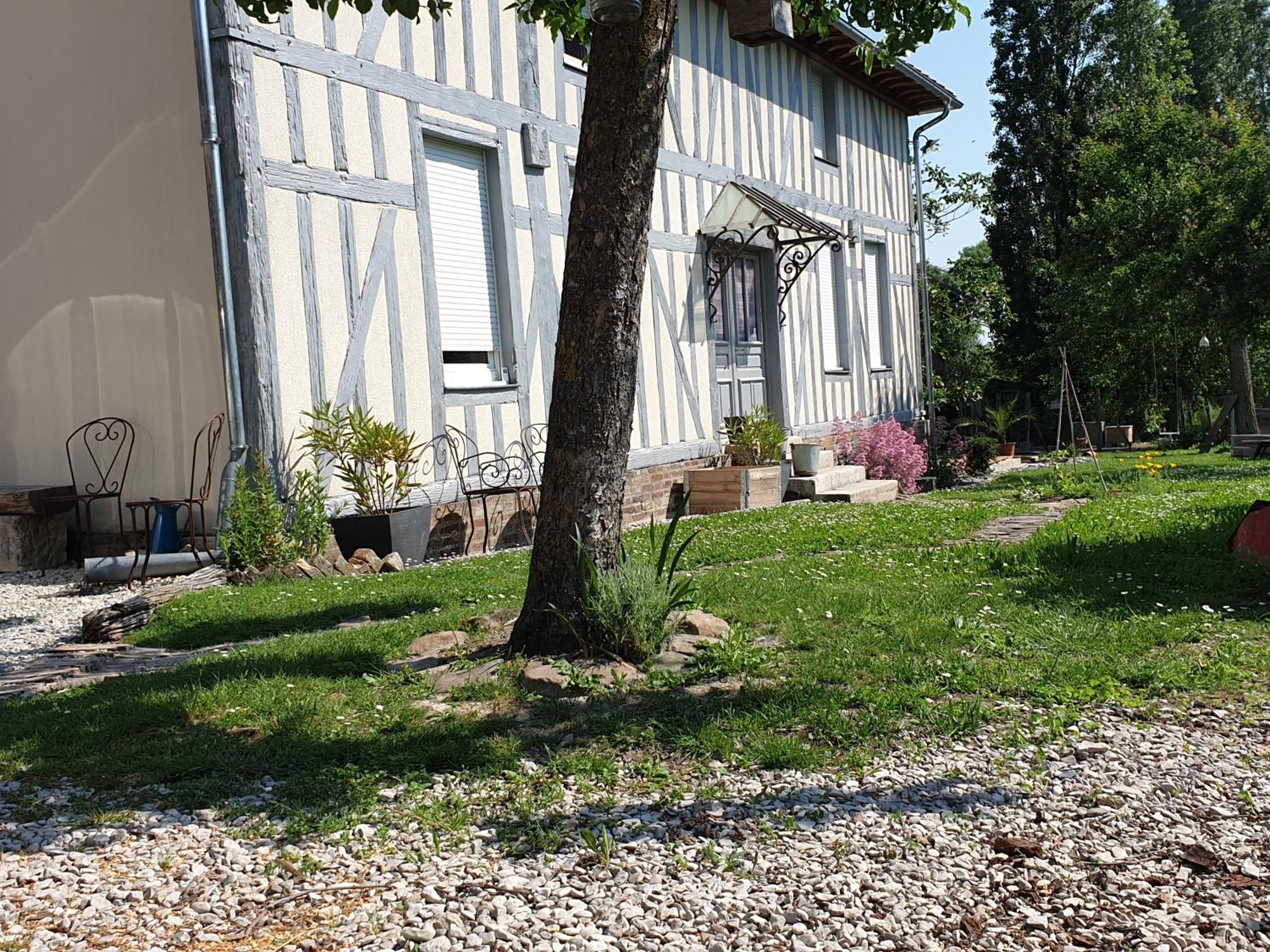 Bed and Breakfast Sous Les Toits Dosches Zewnętrze zdjęcie
