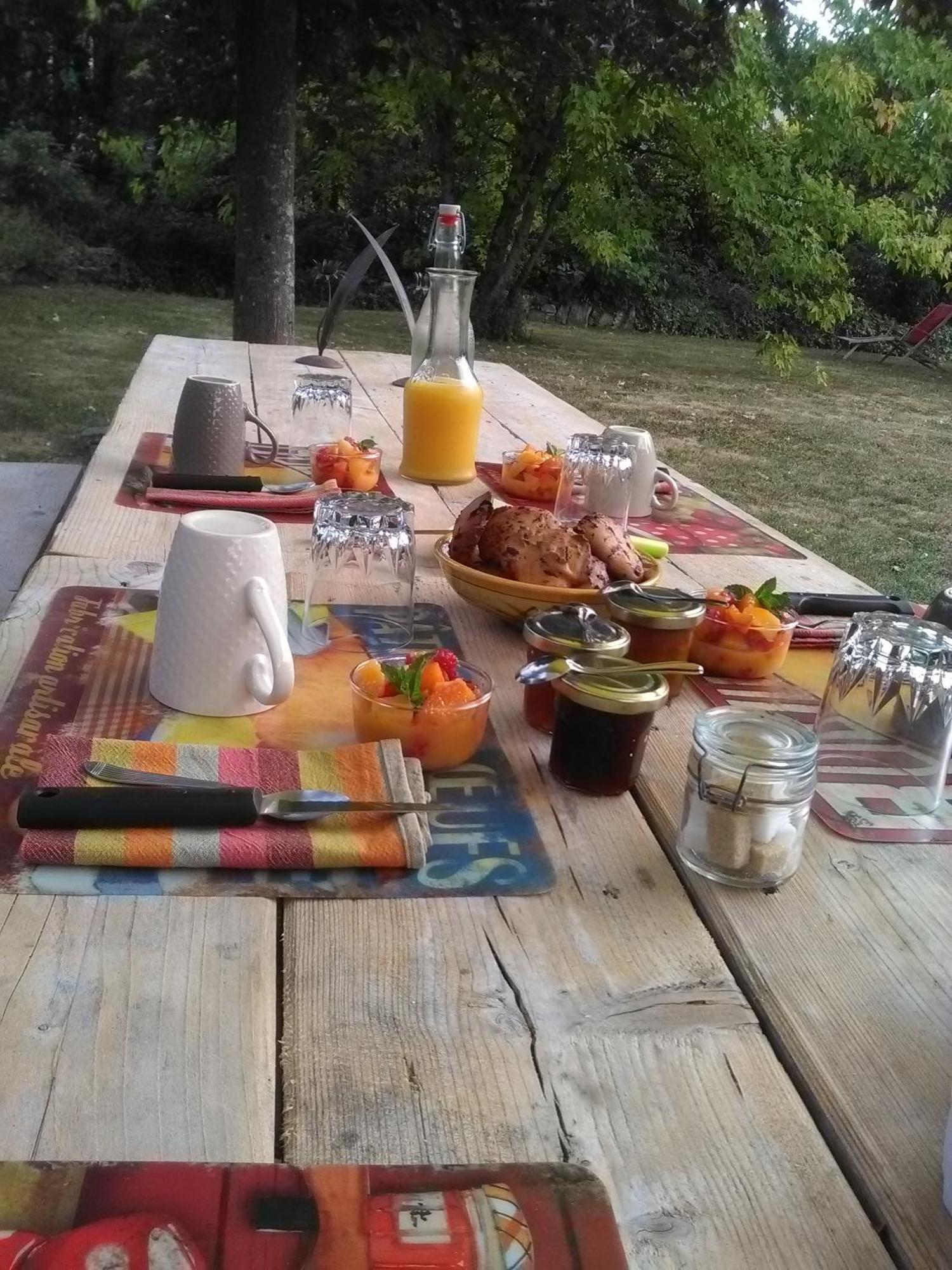 Bed and Breakfast Sous Les Toits Dosches Zewnętrze zdjęcie